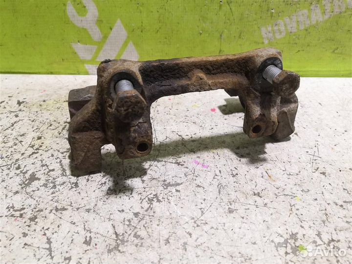 Скоба суппорта переднего Мерседес Бенз 210 Е-кла