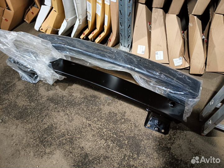 Усилитель бампера на Kia K5 Киа 64900L2000