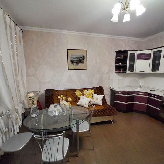 2-к. квартира, 70 м², 4/9 эт.