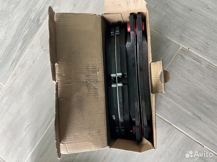 Передние тормозные колодки Porsche Macan