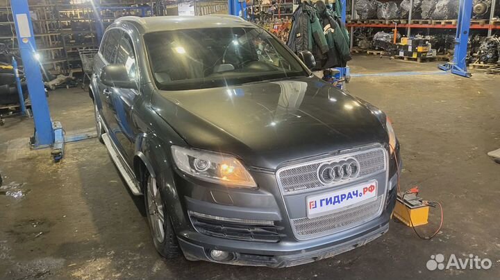 Усилитель переднего бампера Audi Q7 (4L) 4L0807113