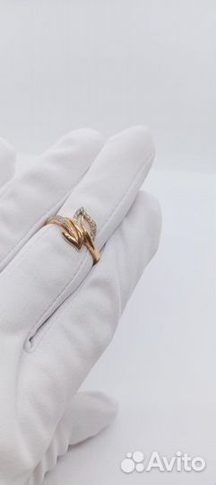 Кольцо с природным камнем Золото