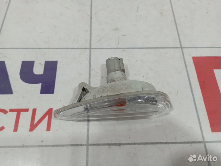 Повторитель на крыло правый Hyundai Solaris 92304-1R000