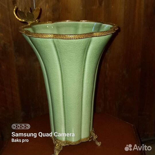 Фарфоровые вазы бронза