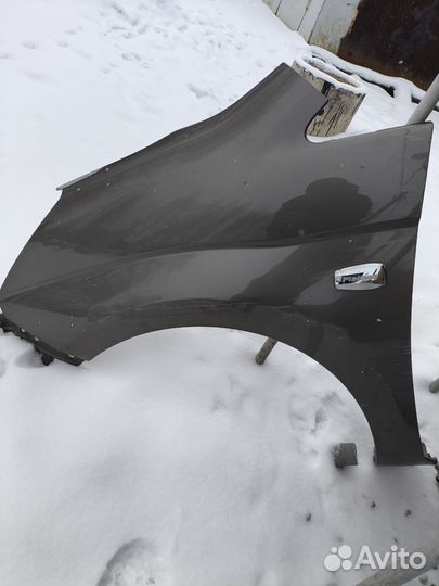 Крыло переднее левое