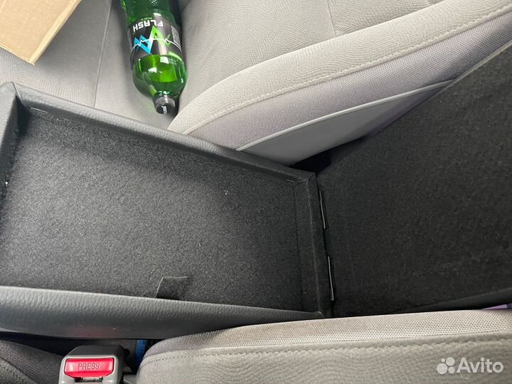 Подлокотник Honda Сivik 8 4D Хонда Цивик 8 4D