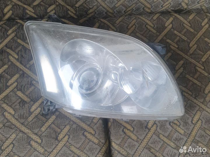 Фара правая toyota avensis