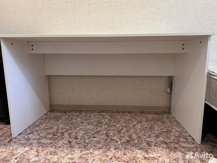 Письменный стол