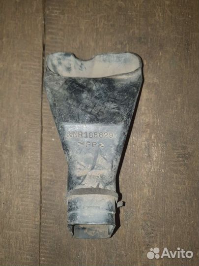 Воздухозаборник Mitsubishi Mirage