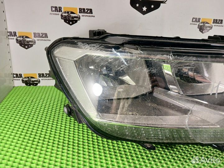 Фара передняя правая R Volkswagen Tiguan