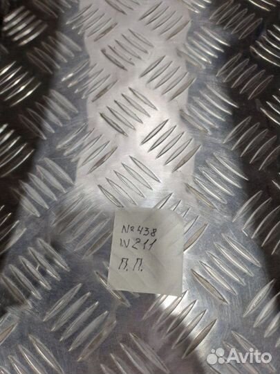 Подкрылок передний правый Mercedes Benz E Class