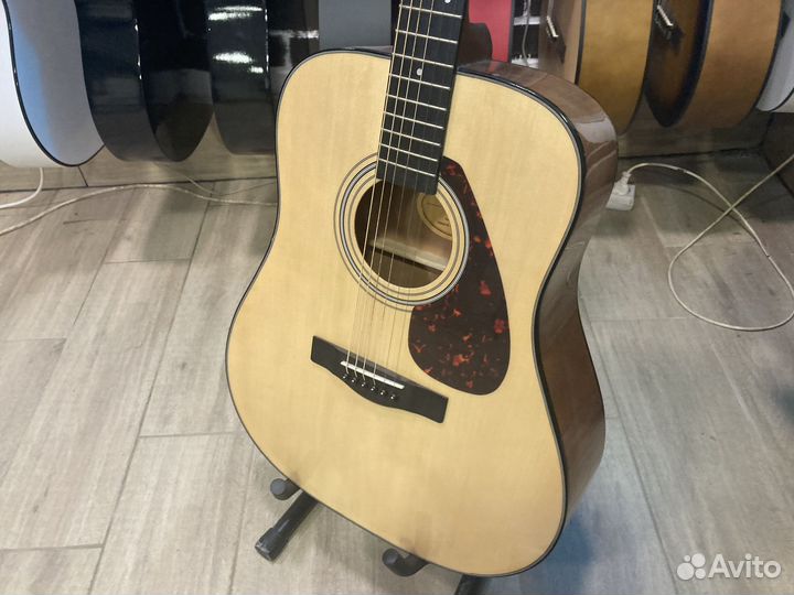 Акустическая гитара дредноут Yamaha F-600