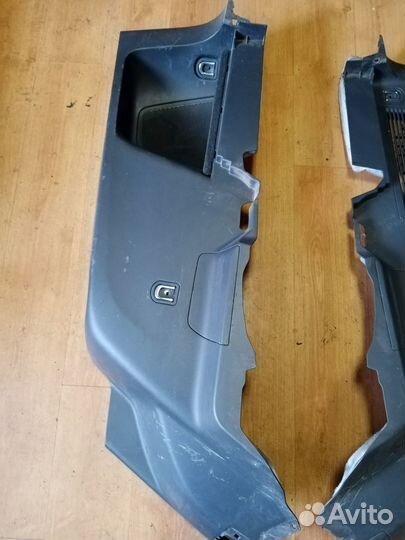 Обшивка багажника Субару трибека 08г левая