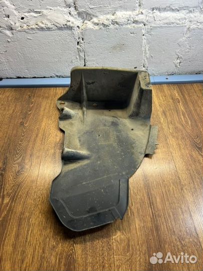 Защита днища кузова задняя правая Volkswagen