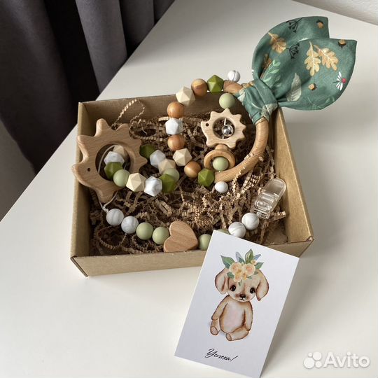 Подарочный набор для малыша : погремушка, грызунок