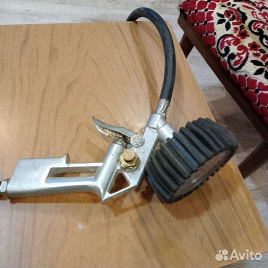 Пистолет для накачивание колёс с манометром
