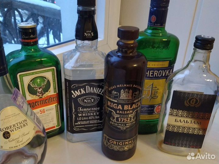 Бутылки и жестяные банки