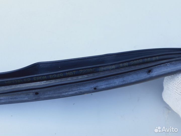 Уплотнитель передней правой двери Fiat Punto 3