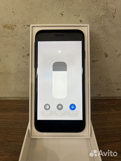 iPhone SE (2020), 64 ГБ