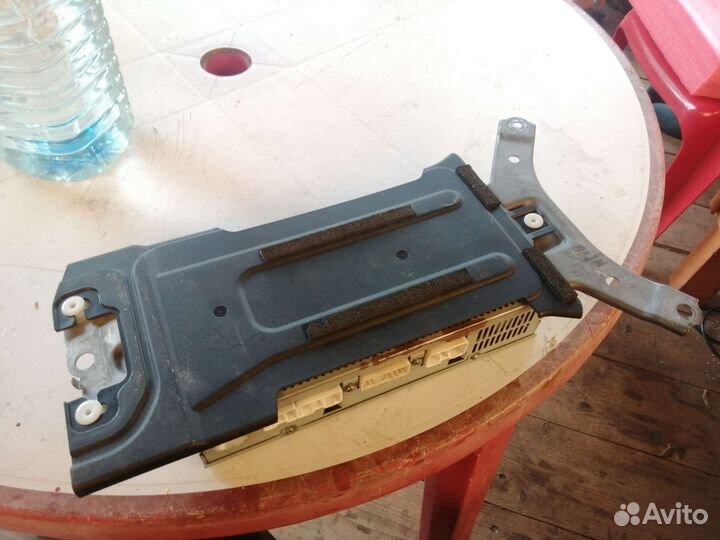 Усилитель звука в ремонт Toyota Land Cruiser 200