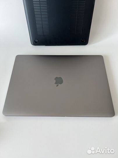 Apple MacBook Pro 15 2018 Touch bar