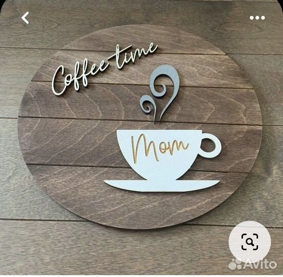 Резное панно из дерева эмблема