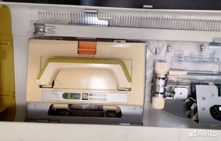 Двухфонтурная вязальная машина Бразер KH851/KR830