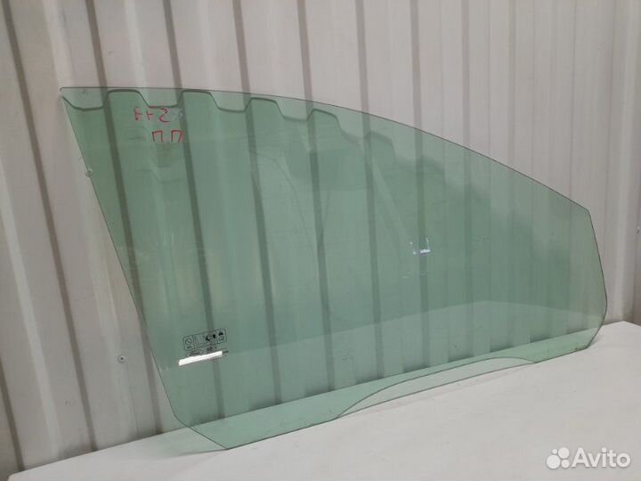 Стекло двери передней правой Ford Focus 2 CB4