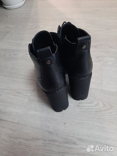 Ботинки демисезонные женские 40 размера