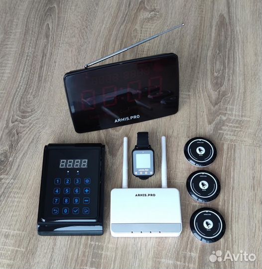 Кнопка вызова официанта в комллекте с часами табло