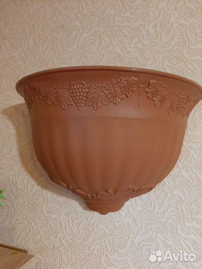 Кашпо для цветов настенное