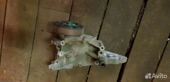 Помпа водяная с кронштейном Honda CR-V 2002-2006