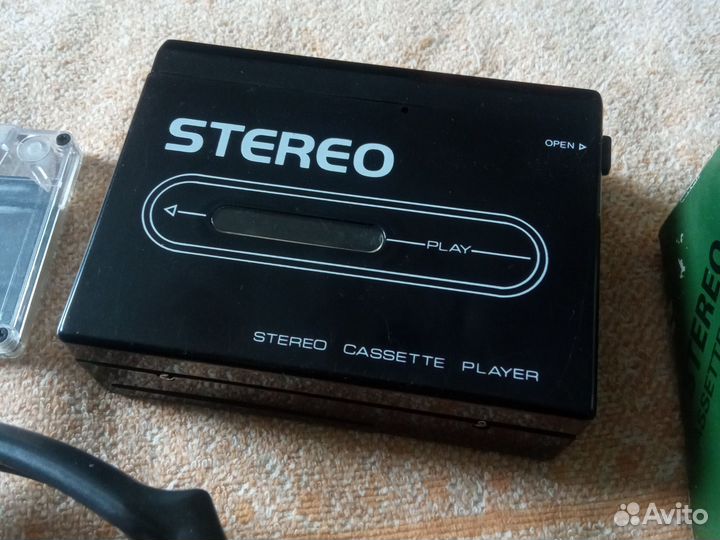 Кассетный плеер с наушниками
