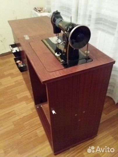 Швейная машина с ножным приводом