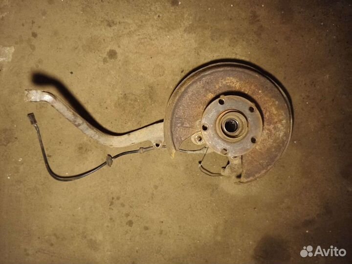 Кулак задний правый audi a4 b5 quattro