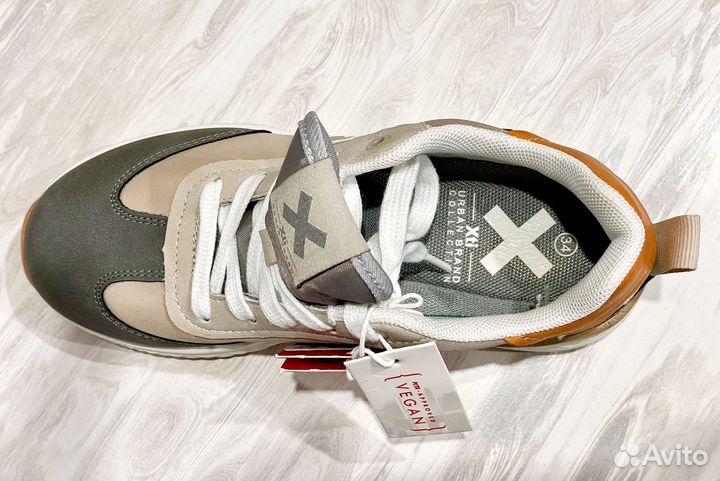 Кроссовки детские