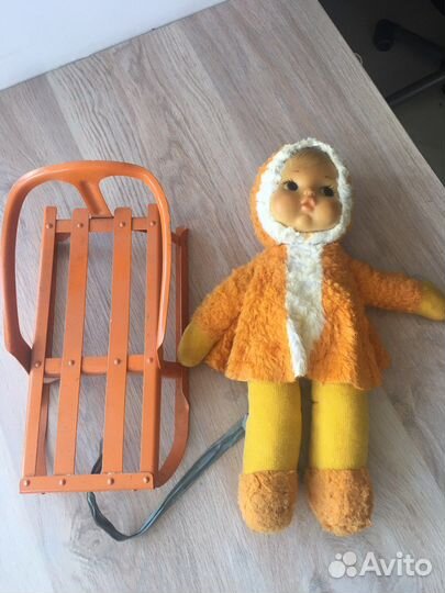 Мягкая кукла и игрушечные санки