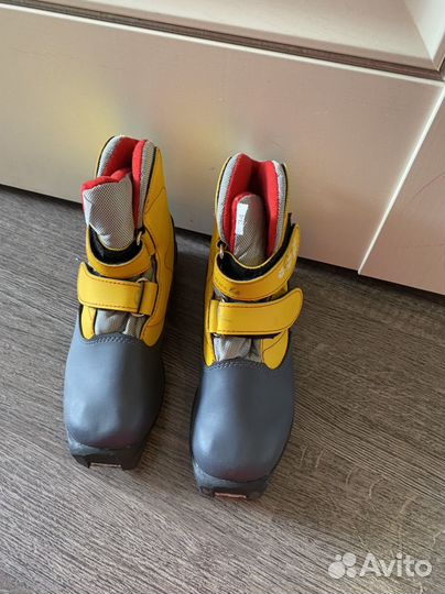 Лыжные ботинки