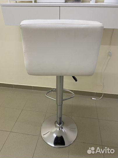 Столик для бровиста