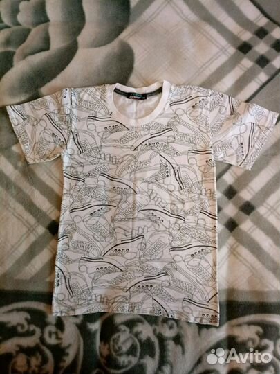 Пакет детских вещей : 6 футболок и 1 брючки.Размер