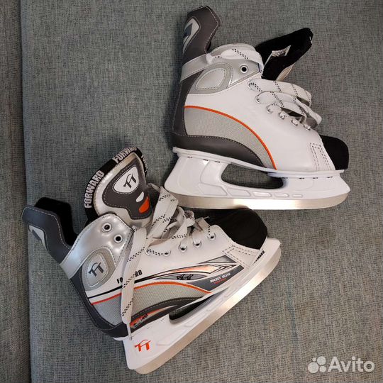 Коньки хоккейные