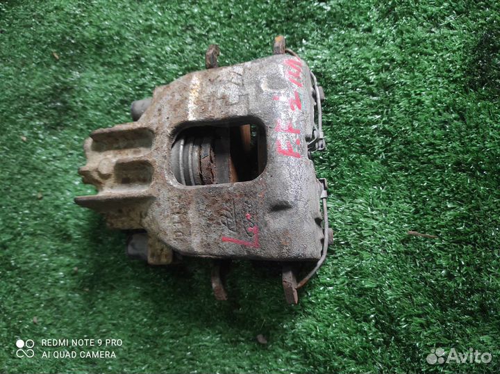 Передний левый суппорт Ford Focus 1