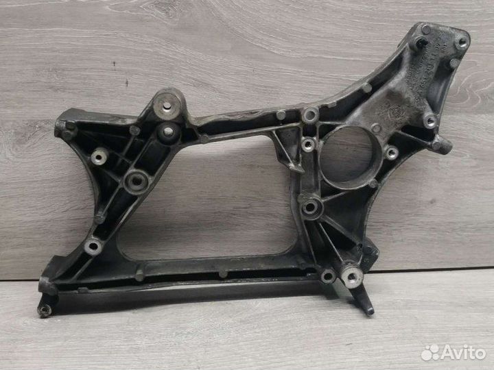 Крышка двигателя Mercedes OM651