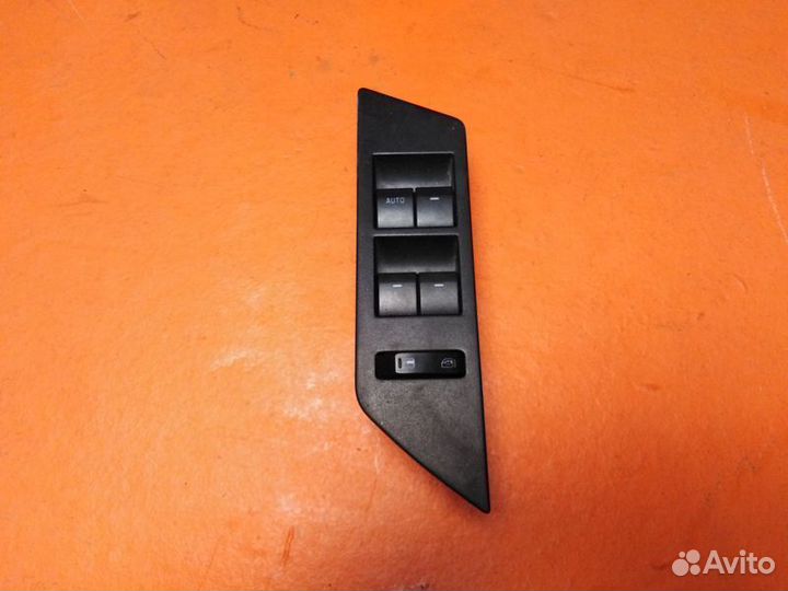 Блок управления стеклоподъемниками передний левый