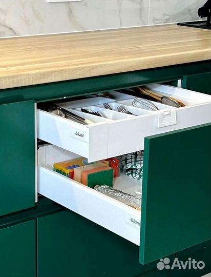 Прямой кухонный гарнитур современный