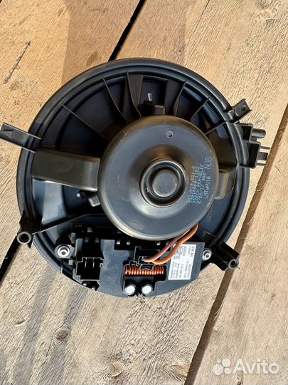 Мотор отопителя Scoda Octavia A7