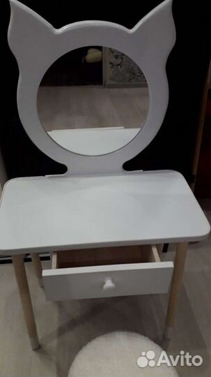 Детский туалетный столик