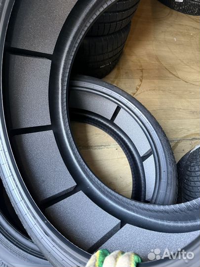 Pirelli Scorpion Winter 2 275/35 R22