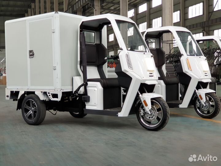 Трискутер трицикл грузовой с кабиной, кузовом