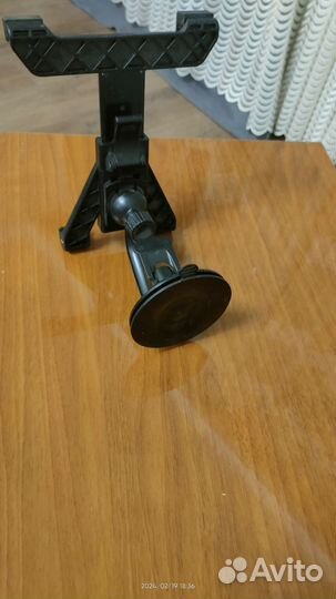 Держатель для планшета на стекло автомобиля